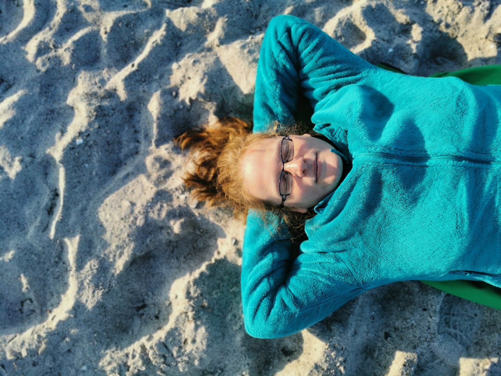 Katrin Schumann ganz entspannt am Meer